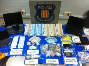 Els Mossos detenen cinc joves per vendre droga a la Jonquera