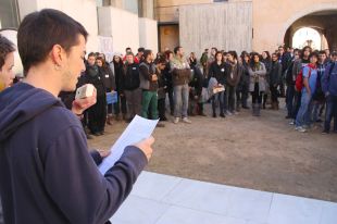 Un centenar d'estudiants reclamen la dimissió de la rectora de la UdG