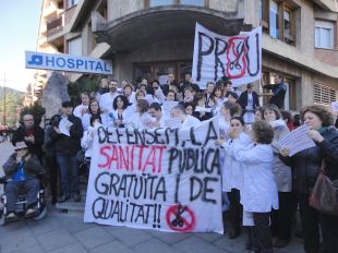 Protestes al Sant Jaume d'Olot per quedar-se sense servei d'hemodiàlisi 