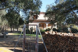 Un matrimoni d'avis, ferit lleu en un assalt violent en una masia de Llagostera