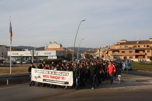 Mig miler de persones reclamen una solució per la 'carretera de la vergonya'