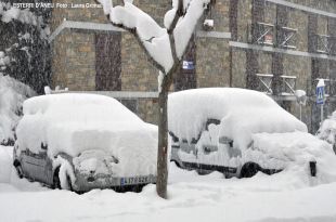 Gruixos de fins a mig metre al Pirineu per la nevada que continuarà tot el dia