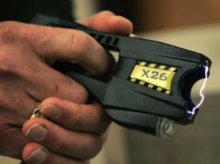 Assalten violentament una casa de Pals i amenacen els amos amb una pistola elèctrica