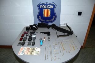 Cau una banda que ha assaltat amb violència tres domicilis