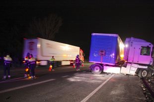 Una dona mor en un xoc entre tres vehicles a l'N-II al seu pas per Vilademuls