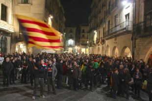 300 persones celebren a Girona la declaració de sobirania aprovada pel Parlament