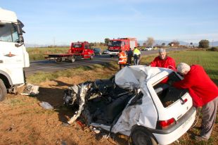Tallen l'N-II en protesta pel darrer accident mortal a Vilamalla