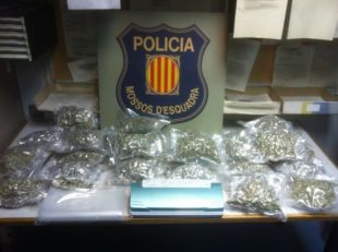 Dos detinguts amb sis quilos de marihuana amagats al cotxe