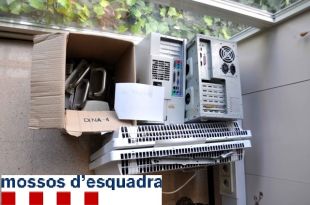 Detingut per robar dos ordinadors i objectes metàl·lics d'una escola de Lloret