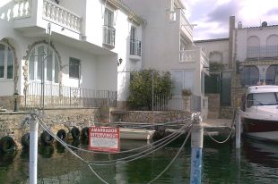 La concessionària dels canals d'Empuriabrava bloqueja 55 amarradors per impagament