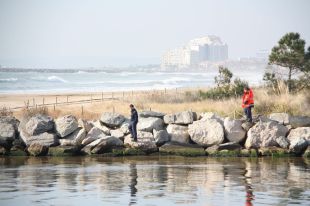 Almenys cinc persones s'han vist sorpreses per l'onada mortal a Roses