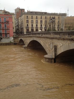 El temporal de llevant assetja les comarques gironines