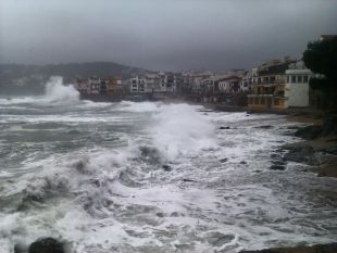 Avís per onades superiors als 2,5 metres a la Costa Brava