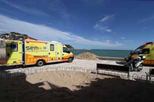 Dos treballadors rescaten un home que s'estava afogant a la platja Sa Palomera de Blanes