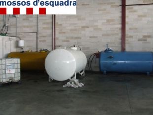 Dos detinguts per robar targetes de provisió de combustible de camions