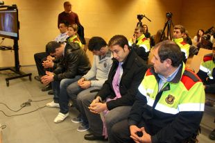 Jutgen quatre homes per atracar un bordell i abusar de les noies