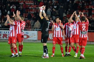 El Girona FC goleja i dormirà segon