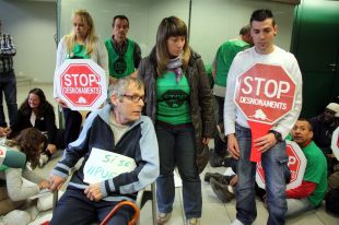 La PAH ocupa la seu de Bankia a Girona 