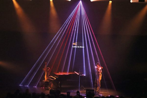 Experience weightlessness with Laura Andress