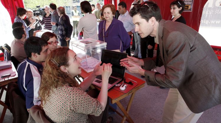 Una carpa instal·lada a la Plaça Constitució de Girona © ACN