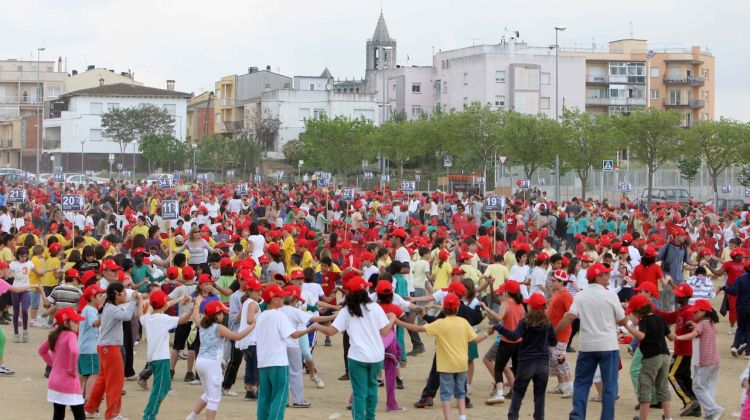 Centenars de nens s'han aplegat formant desenes de rotllanes © AG