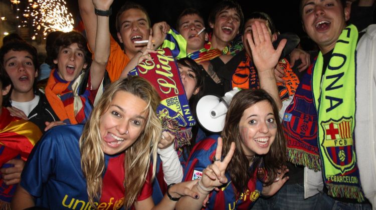 Aficionats del FC Barcelona celebrant la victòria © M. Estarriola