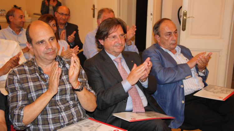 El president de la Cambra de Comerç de Sant Feliu de Guíxols, Joan Puig (Centre) © ACN