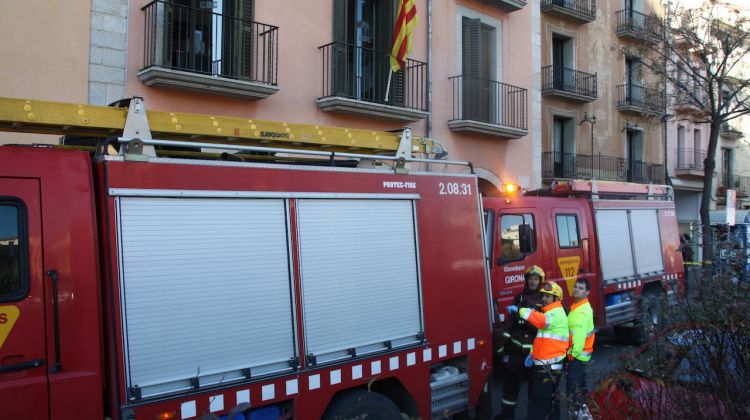 Camions de bombers davant de la seu © ACN