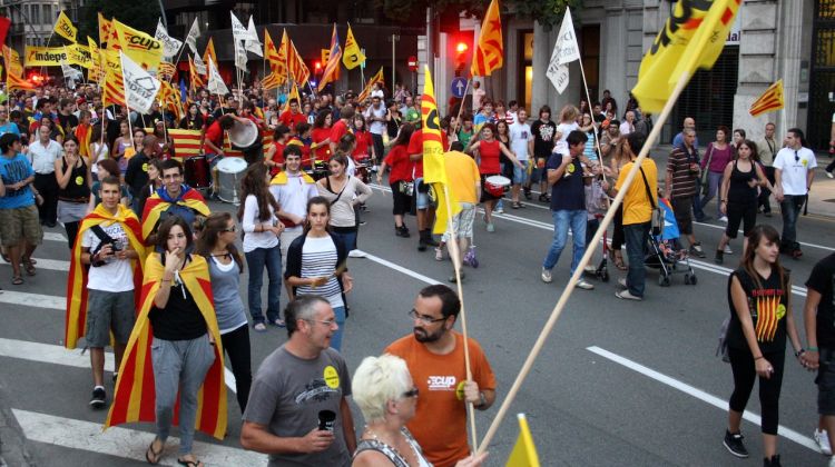 La majoria de manifestants s'han posat darrera la capçalera de la CUP © Mariona Vélez