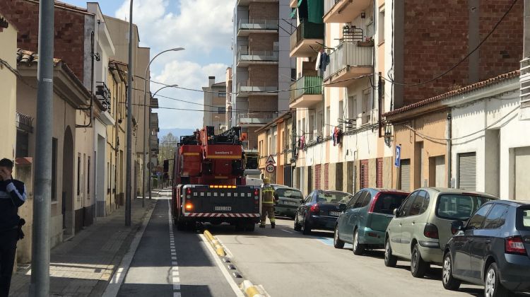 Els Bombers treballant al lloc dels fets. M. Estarriola