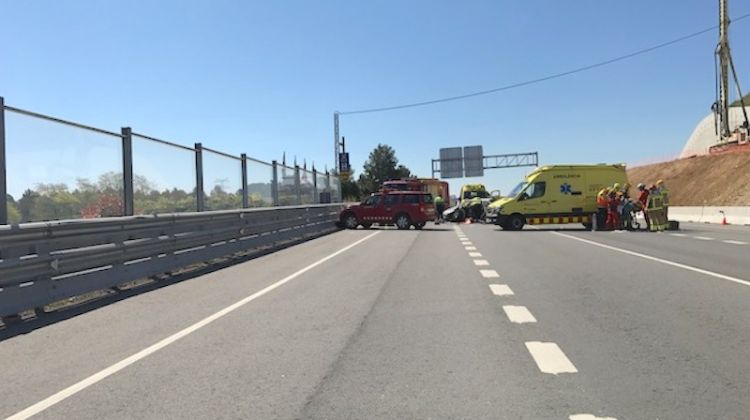 Punt de l'accident a l'N-II a Vilademuls on han col·lidit frontalment dos vehicles. ACN