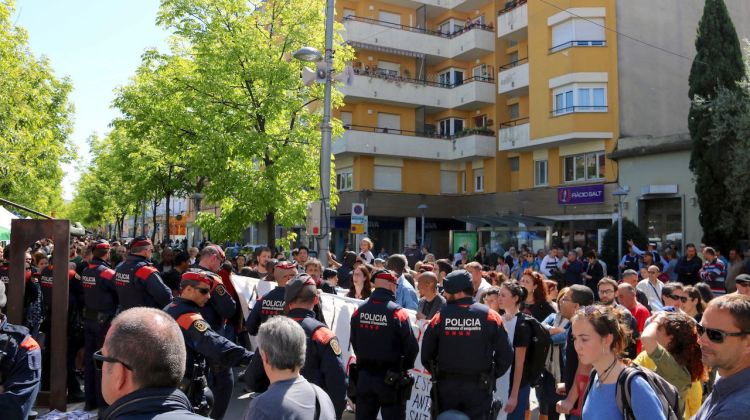 El cordó policial davant la parada de PxC. ACN