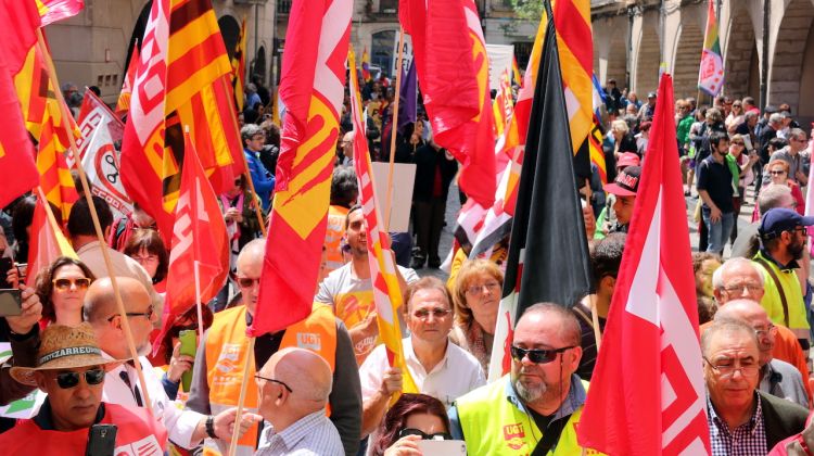 Els manifestants a la plaça del Vi aquest Primer de Maig. ACN