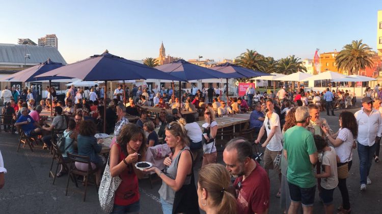 Els carrers de Palamós es van omplir en aquesta quarta edició de la Fira de la Gamba