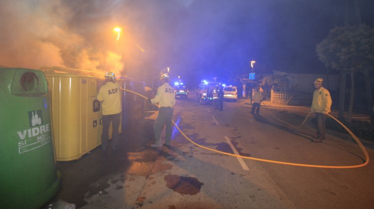 Incendi d'uns contenidors a Blanes. Aj. de Blanes