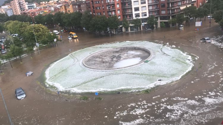 La plaça de Països Catalans completament negada