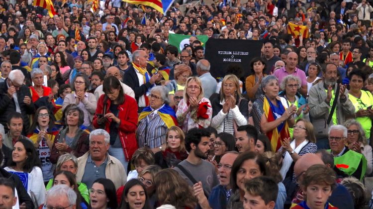 Gironins clamant a favor de la independència durant la concentració. ACN