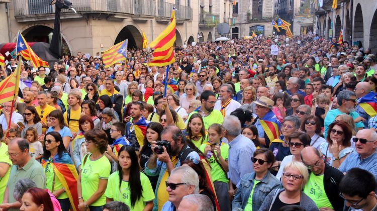 La plaça del Vi de Girona s'ha quedat petita. ACN