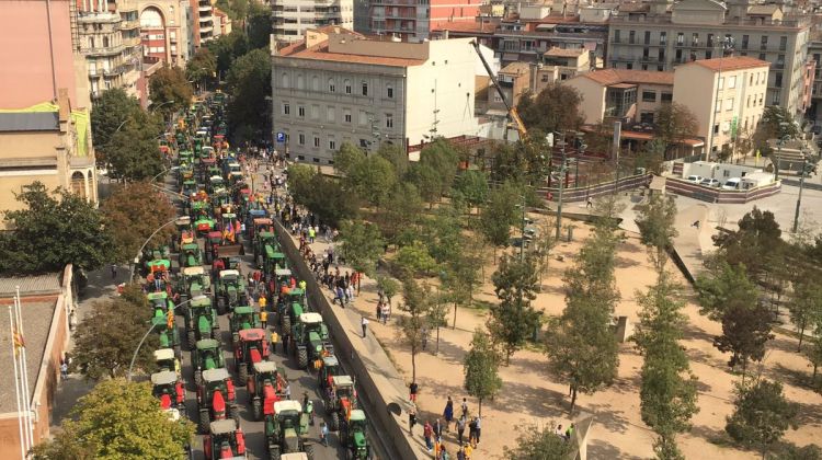 Els tractors inundant l'avinguda de Jaume I. Manel Caballero
