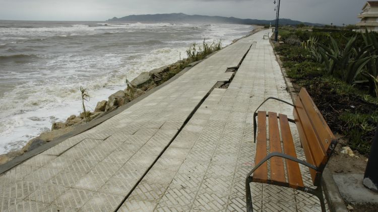 Aquest és l'estat en que es trobava avui el Passeig de Griells a l'Estartit © AG