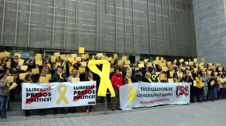 La protesta d'avui a la seu de la Generalitat de Girona. ACN