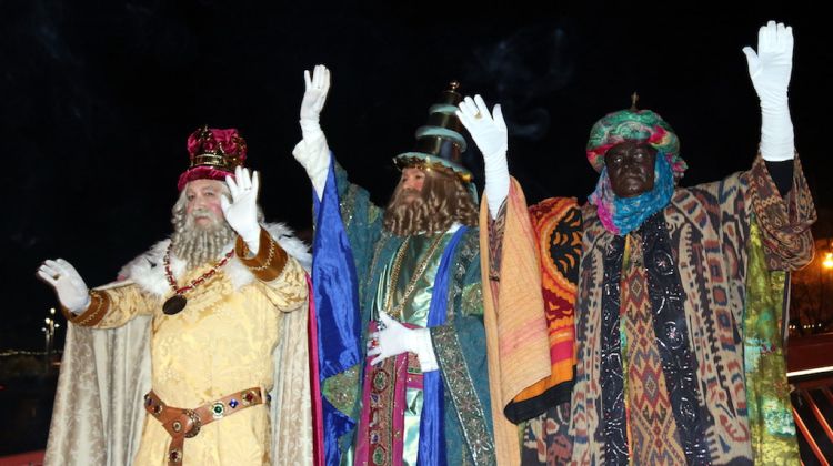 Els tres reis de l'Orient en la seva arribada a Girona. ACN
