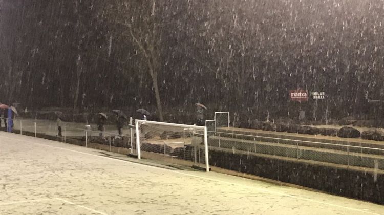 El camp de futbol de les Preses (Garrotxa), aquest vespre. Garrotxainfo