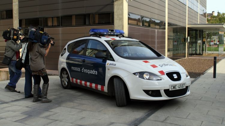 Els Mossos d'Esquadra traslladen a Joan Vila en cotxe policial fins a la presó de Figueres © ACN