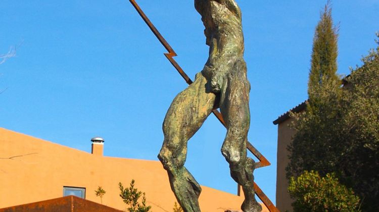 L'escultura de Llampaies abans de la seva desaparició. Mercè Riba