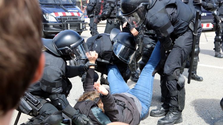 Un instant del desallotjament el passat 27 de març. ACN