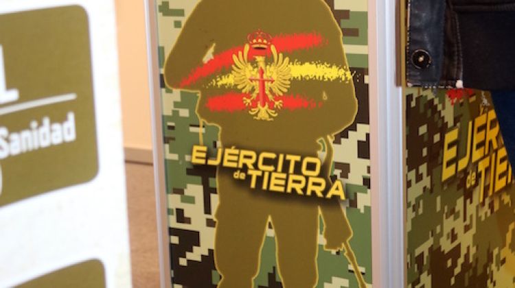 El polèmic dibuix a l'estand de l'Exèrcit. ACN
