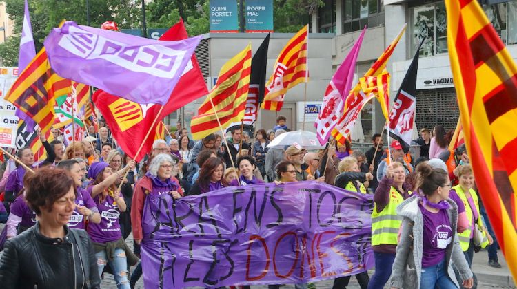 La pancarta que han portat en favor de la igualtat d'homes i dones. ACN