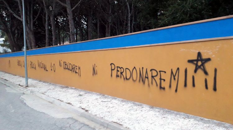 Una altra de les pintades que van aparèixer per Setmana Santa