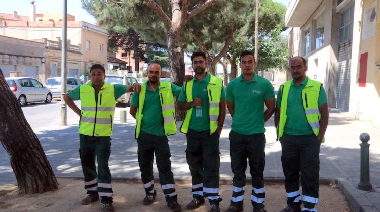 Els cinc components que conformen la Brigada de Bones Pràctiques del Barri de Sant Joan de Figueres. ACN